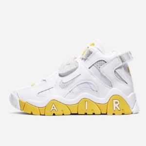 Nike shoes (Nike Air Barrage Mid)